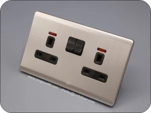 M9 Dvojité Gang 13A britské přepínané Socket