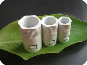 PVC ženský adaptér s pouzdrem pro flexibilní trubku